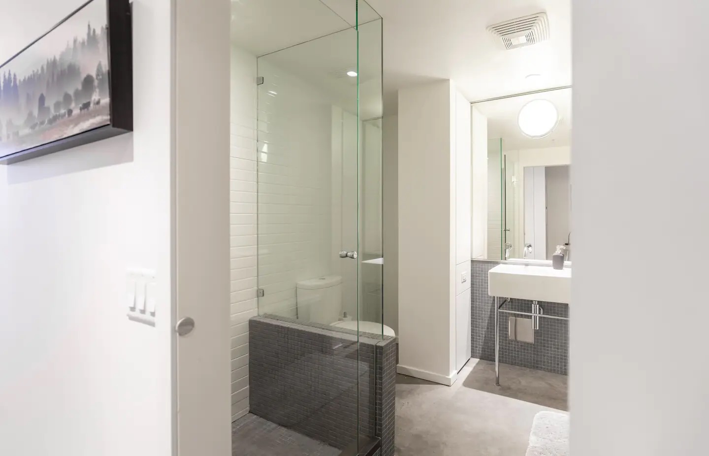 73d018a9-c6a4-4336-a7ee-1d794cca43a4